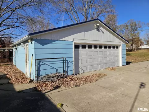 313 E 3rd St, Wilton, IA 52778 photo 3