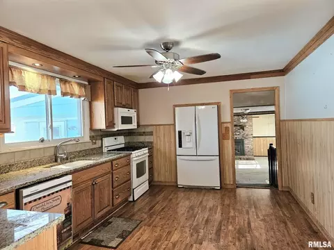 313 E 3rd St, Wilton, IA 52778 photo 13