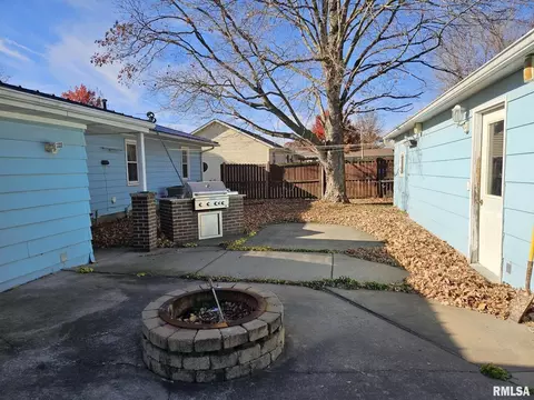 313 E 3rd St, Wilton, IA 52778 photo 4