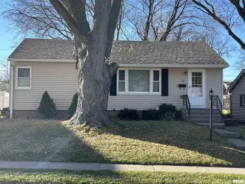 510 16th St #1, Silvis, IL 61282