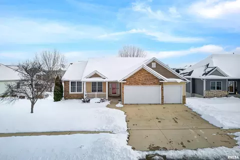 6 Blackstone Ct, Le Claire, IA 52753