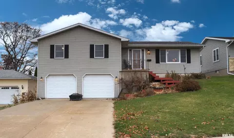 716 Tower Rd, Clinton, IA 52732