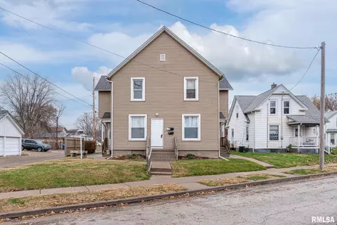 120 N Pine St, Davenport, IA 52802