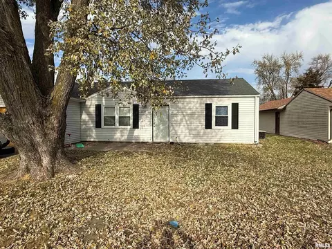 2110 W 68th St, Davenport, IA 52806