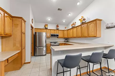 Kitchen - 16 Cherry Hill Ct #16, Hampton, IL 61256 photo 1 of 3