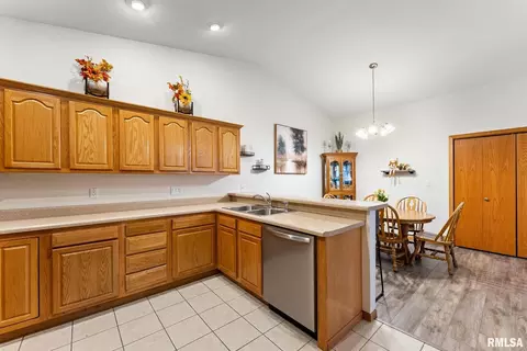 Kitchen - 16 Cherry Hill Ct #16, Hampton, IL 61256 photo 3 of 3