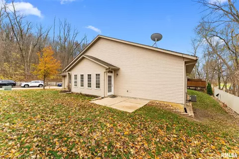 Exterior - 16 Cherry Hill Ct #16, Hampton, IL 61256 photo 3 of 4
