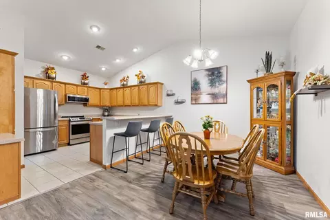 Dining - 16 Cherry Hill Ct #16, Hampton, IL 61256 photo 1 of 1