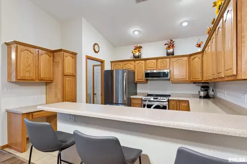 Kitchen - 16 Cherry Hill Ct #16, Hampton, IL 61256 photo 2 of 3