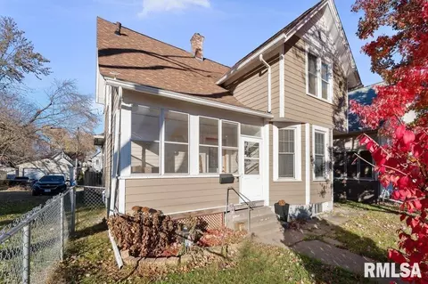 2006 Claussen St, Davenport, IA 52802