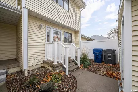 3161 Willowwood Dr #1, Bettendorf, IA 52722