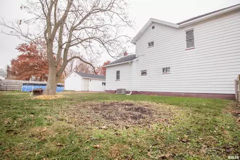 Exterior - 201 N 1st St, Alpha, IL 61413 photo 2 of 3