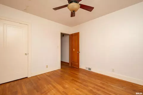 Bedroom - 2911 25th Ave, Moline, IL 61265 photo 2 of 7