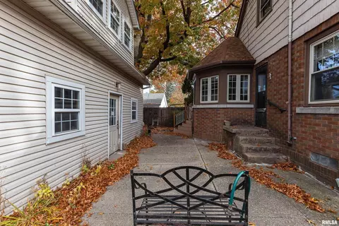 Exterior - 2911 25th Ave, Moline, IL 61265 photo 5 of 7