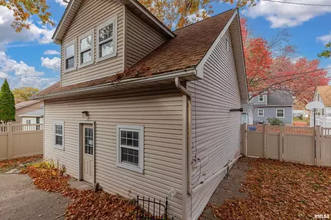 Exterior - 2911 25th Ave, Moline, IL 61265 photo 3 of 7