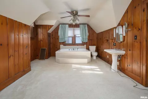 Bath - 2911 25th Ave, Moline, IL 61265 photo 4 of 5
