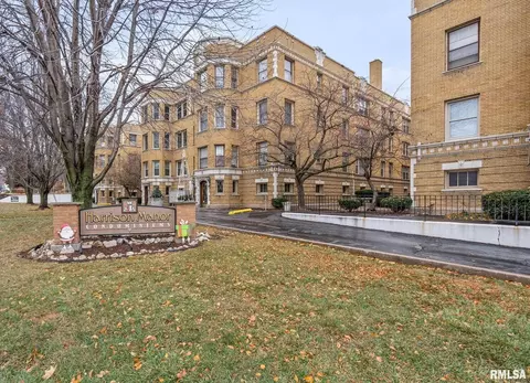 2506 Harrison St #2E, Davenport, IA 52803