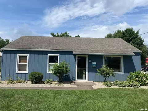402 N Madison St, Wyoming, IL 61491