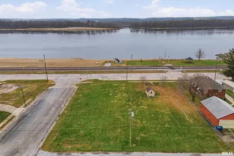 702 W 708 W Front St, Buffalo, IA 52728 photo 2
