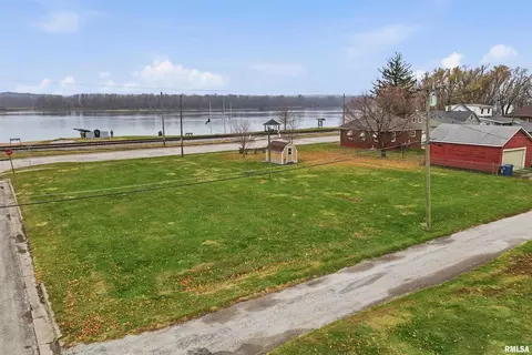 702 W 708 W Front St, Buffalo, IA 52728 photo 3