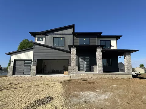 2015 Katie Ct, Davenport, IA 52807