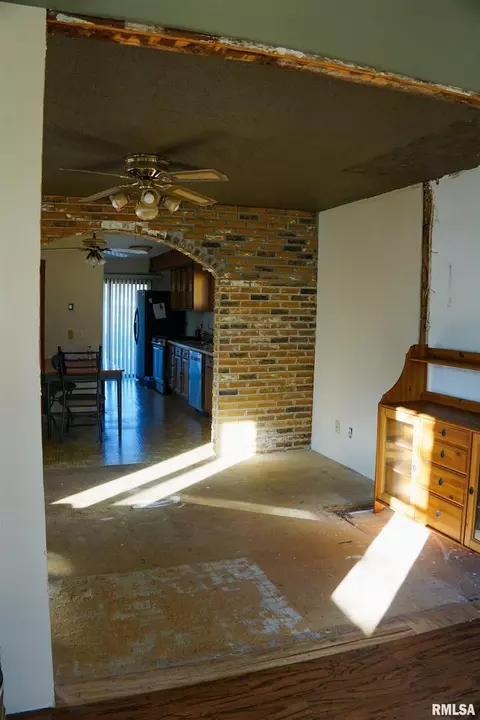 811 Birch St, Kewanee, IL 61443 photo 3