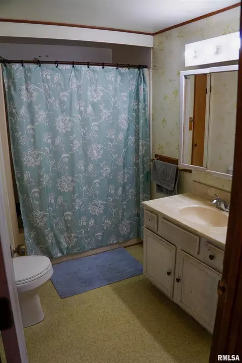 811 Birch St, Kewanee, IL 61443 photo 6
