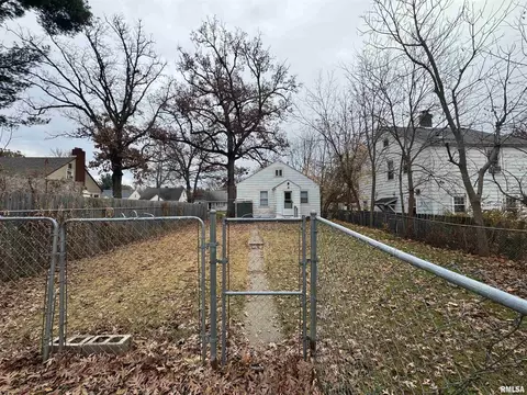 Exterior - 1639 33rd St, Moline, IL 61265 photo 5 of 5