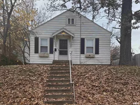 1639 33rd St, Moline, IL 61265