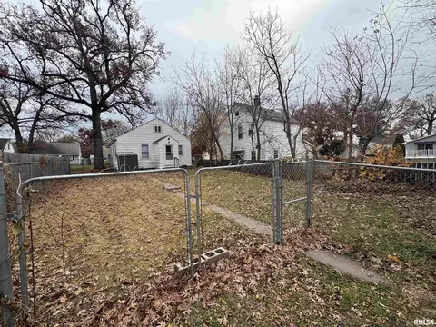 Exterior - 1639 33rd St, Moline, IL 61265 photo 4 of 5