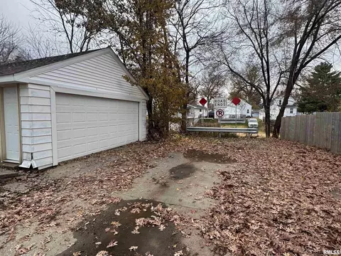 Exterior - 1639 33rd St, Moline, IL 61265 photo 2 of 5
