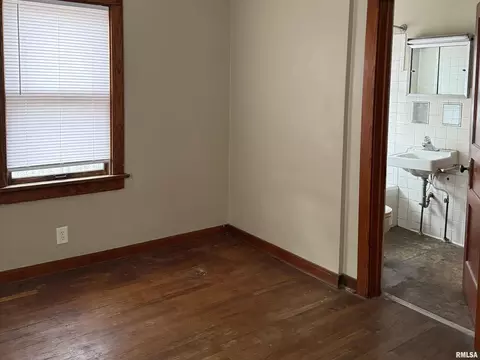 Bedroom - 1639 33rd St, Moline, IL 61265 photo 2 of 3