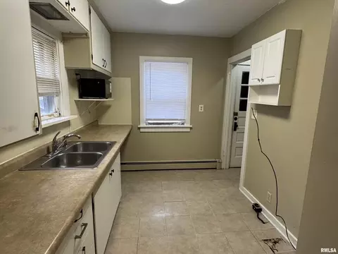 Entry Way - 1639 33rd St, Moline, IL 61265 photo 2 of 3