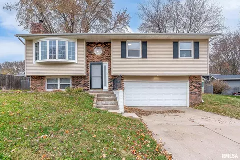 2530 St Johns Ct, Bettendorf, IA 52722