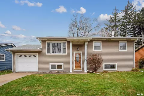 6504 Cedar St, Davenport, IA 52806