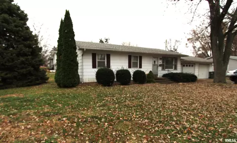 415 N 12th St, Clinton, IA 52732