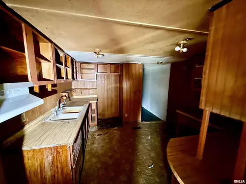 301 11th St, Keithsburg, IL 61442 photo 7