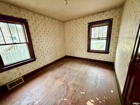 1402 28th Ave, Moline, IL 61265 photo 8