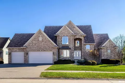 9 Cobblestone Ln, Leclaire, IA 52753