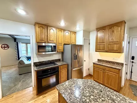 2003 19th St, Moline, IL 61265 photo 5