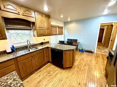 2003 19th St, Moline, IL 61265 photo 9
