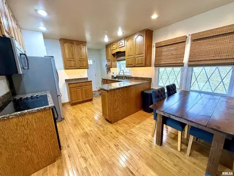 2003 19th St, Moline, IL 61265 photo 8
