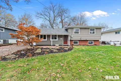 1520 Parklane Dr, Bettendorf, IA 52722