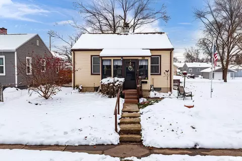 3228 Sunnyside Ave, Davenport, IA 52802