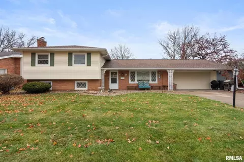 9 Parkwood Dr, Davenport, IA 52803
