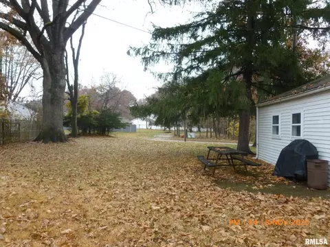 Exterior - 3703 13th Ave, Moline, IL 61265 photo 4 of 5