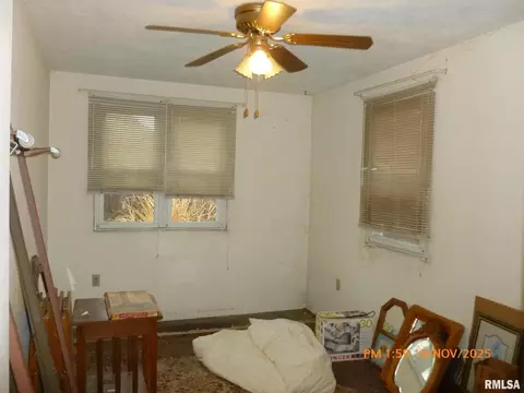 Bedroom - 3703 13th Ave, Moline, IL 61265 photo 3 of 4