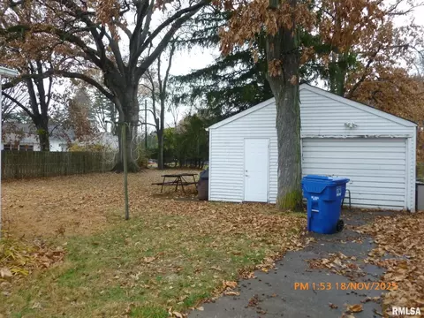 Exterior - 3703 13th Ave, Moline, IL 61265 photo 3 of 5