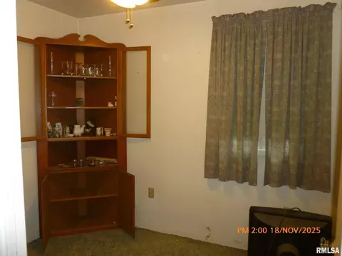 Bedroom - 3703 13th Ave, Moline, IL 61265 photo 4 of 4