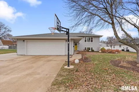 502 W 11th St, Rock Falls, IL 61071